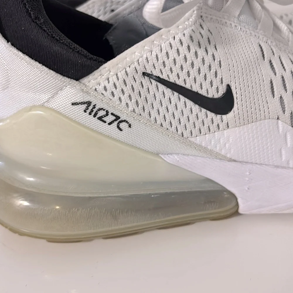 Nike Men’s Air Max 270 White Black Athletic Shoes - Picture 2 of 7